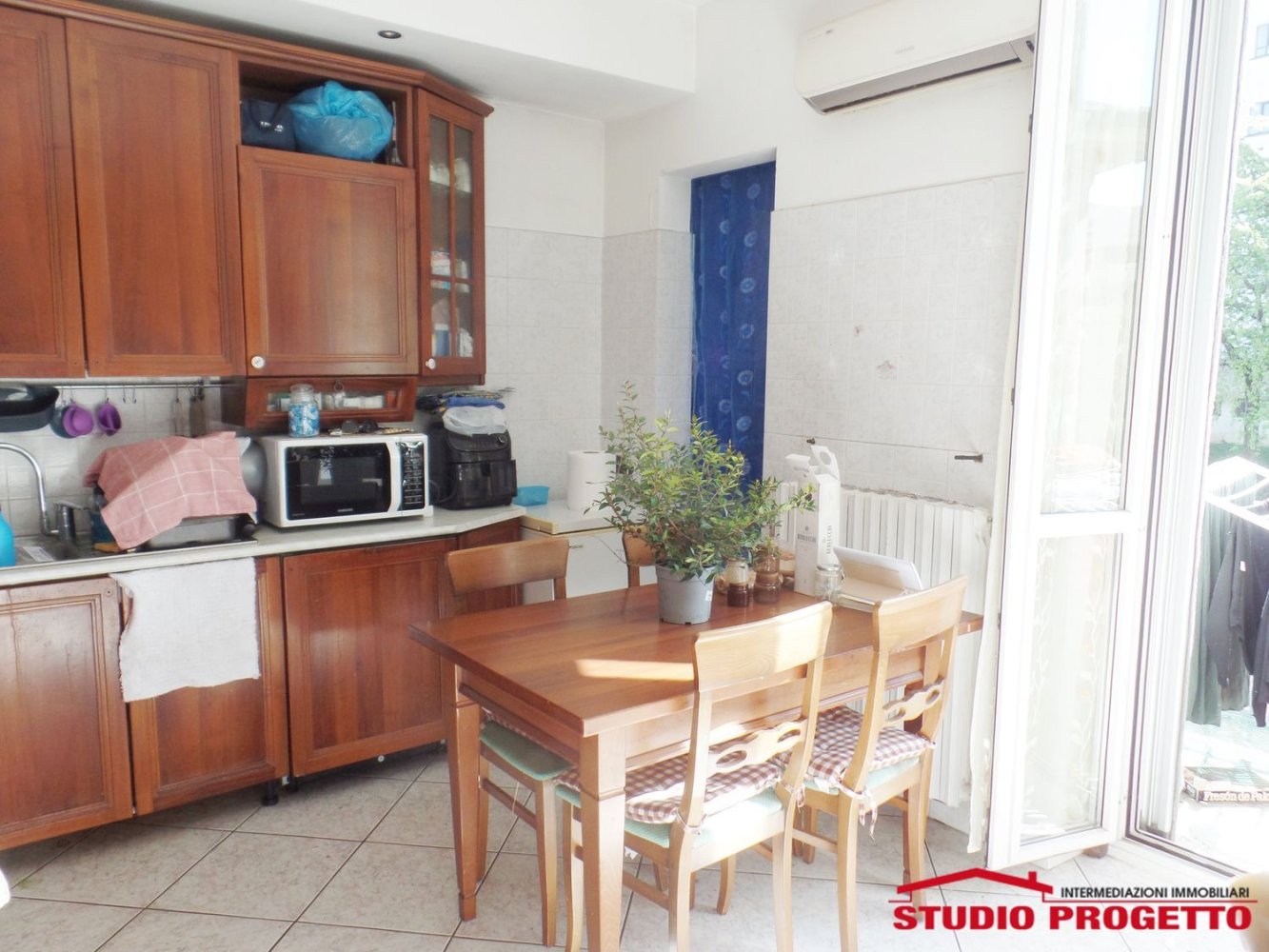 4-salle Appartement à Como, Italy No. 77763