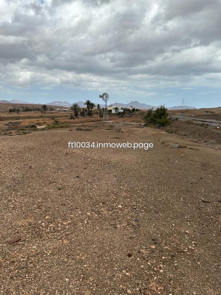  قطعة أرض في Tuineje, Spain 15892متر مربع رقم 76369