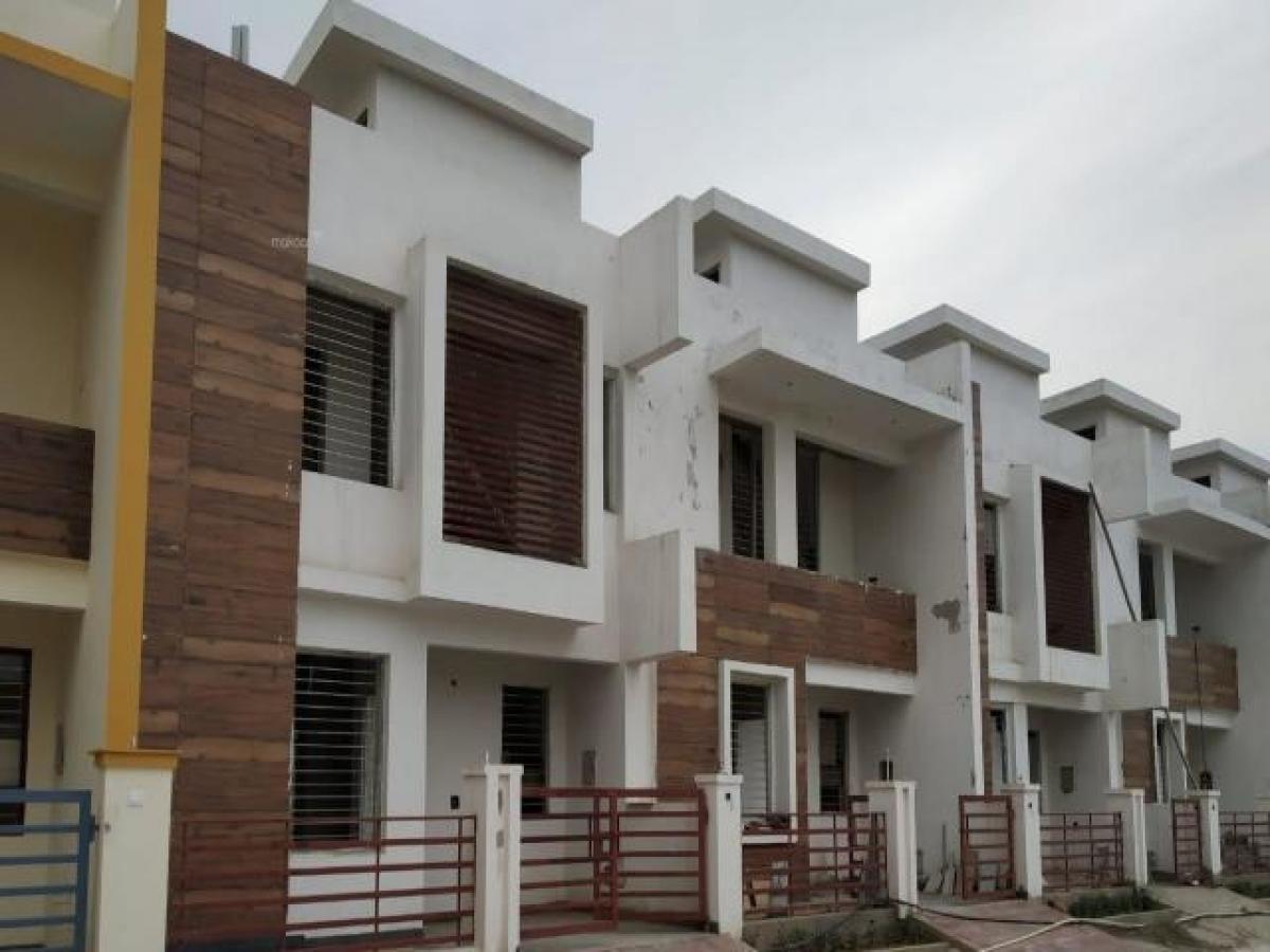 3 bedrooms House in Chandigarh, India No. 21209