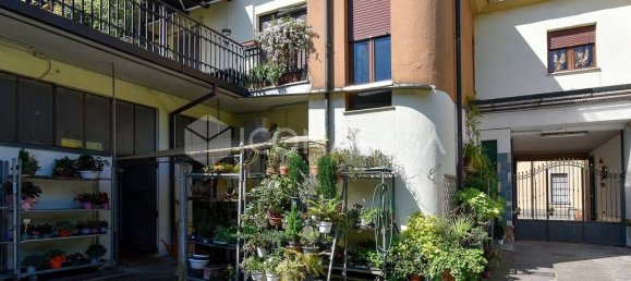 Apartamento de 4 dormitorios en Busto Garolfo, Italy No. 378974 22