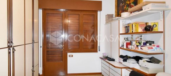 Apartamento de 4 dormitorios en Busto Garolfo, Italy No. 378974 18