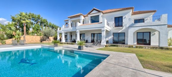 6 bedrooms Villa in Malaga, Spain No. 22744 2