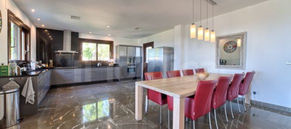 6 bedrooms Villa in Malaga, Spain No. 22744 7