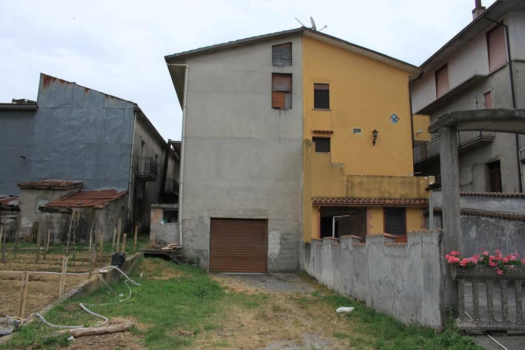 Квартира с 3 комнатами в Латронико, Италия № 72871