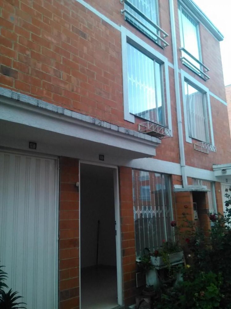 4 bedrooms House in Bogota, Colombia No. 11199