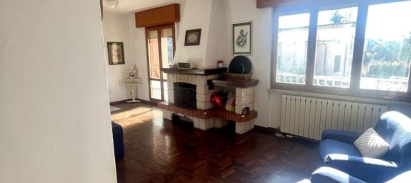 5-salle Appartement à Barga, Italy No. 9992 6