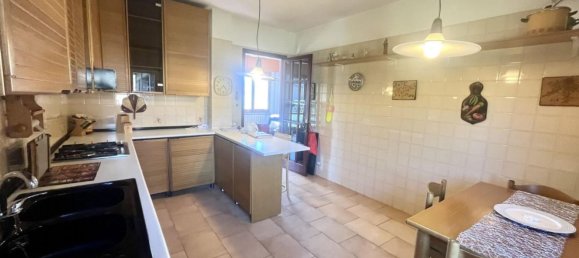 5-salle Appartement à Barga, Italy No. 9992 10