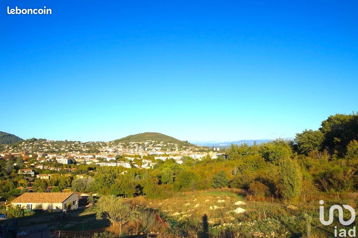 Земельный участок 879м² в Маноск, Франция № 102346