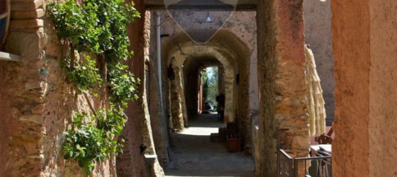 8 rooms House in Noli, Italy No. 192091 4