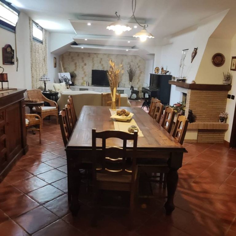 4 bedrooms Villa in Rome, Italy No. 60976