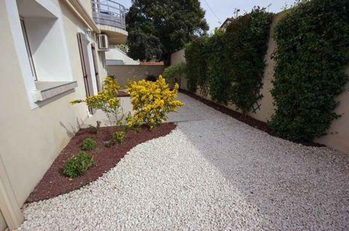 2 bedrooms Condo in Nimes, France No. 32619