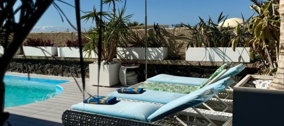 4 bedrooms Villa in Adeje, Spain No. 126320 3