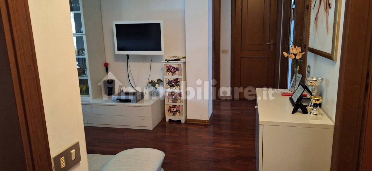 3 bedrooms Apartment in Ancona, Italy No. 379622