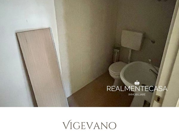 2 rooms Commercial property in Vigevano, Italy No. 91812