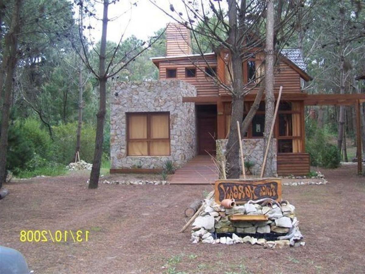 3 bedrooms House in Mar del Plata, Argentina No. 90487