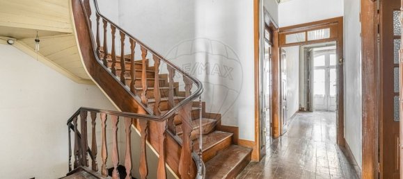 338m² Building in Guimaraes, Portugal No. 36725 26