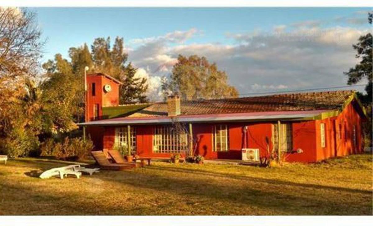 Casa de 3 dormitorios en Escobar, Argentina No. 73849