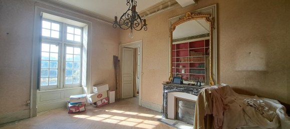 Замки и поместья с 15 спальнями в Сент-Аман-Монтрон, Франция № 93134 8