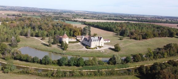 Замки и поместья с 15 спальнями в Сент-Аман-Монтрон, Франция № 93134 2