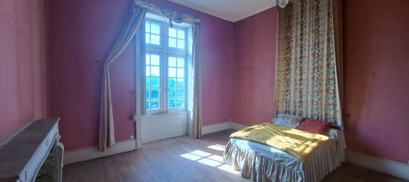 Замки и поместья с 15 спальнями в Сент-Аман-Монтрон, Франция № 93134 14