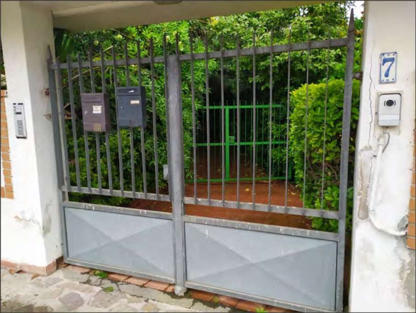 5 rooms House in Latina, Italy No. 208597