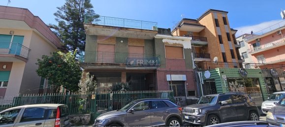 4 Schlafzimmer Villa in Pomigliano d'Arco, Italy, Nr. 326318 2