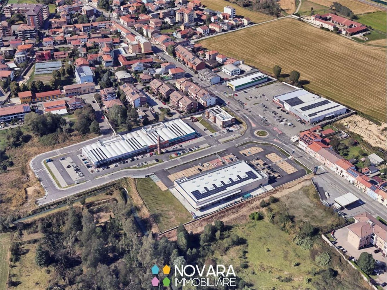  بناية في Novara, Italy 883متر مربع رقم 102878