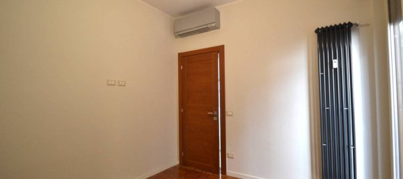 2 bedrooms Apartment in Parma, Italy No. 308933 12
