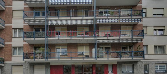 3 rooms Apartment in Turin, Italy No. 10494 5