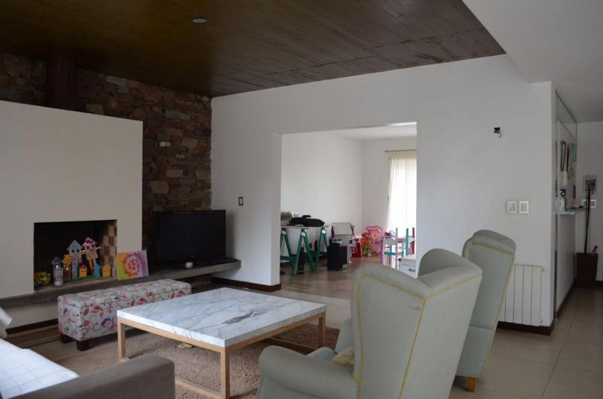 3 bedrooms House in Mar del Plata, Argentina No. 75157