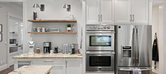 5 bedrooms House in British Columbia, Canada No. 1057 12