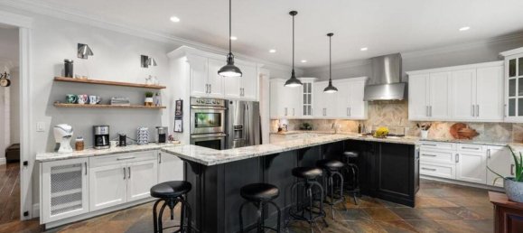 5 bedrooms House in British Columbia, Canada No. 1057 8