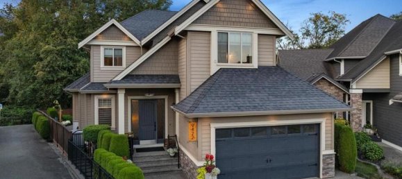 5 bedrooms House in British Columbia, Canada No. 1057 2