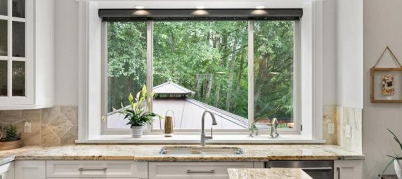 5 bedrooms House in British Columbia, Canada No. 1057 11