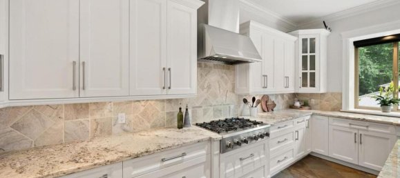 5 bedrooms House in British Columbia, Canada No. 1057 10