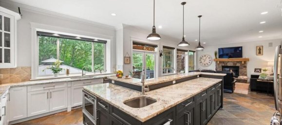 5 bedrooms House in British Columbia, Canada No. 1057 9