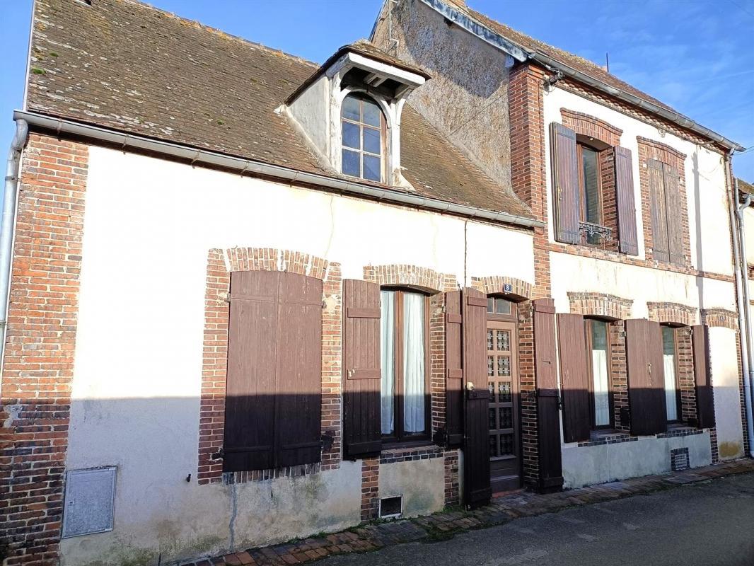 3 bedrooms Townhouse in Brezolles, France No. 66501