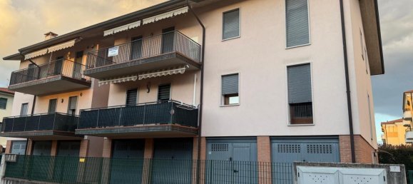 3 rooms Apartment in Torri di Quartesolo, Italy No. 230483 2