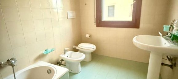 3 rooms Apartment in Torri di Quartesolo, Italy No. 230483 16