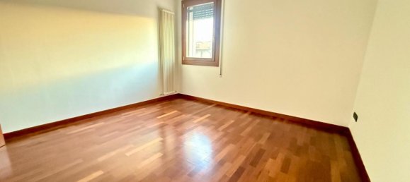 3 rooms Apartment in Torri di Quartesolo, Italy No. 230483 9