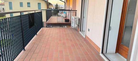 3 rooms Apartment in Torri di Quartesolo, Italy No. 230483 3