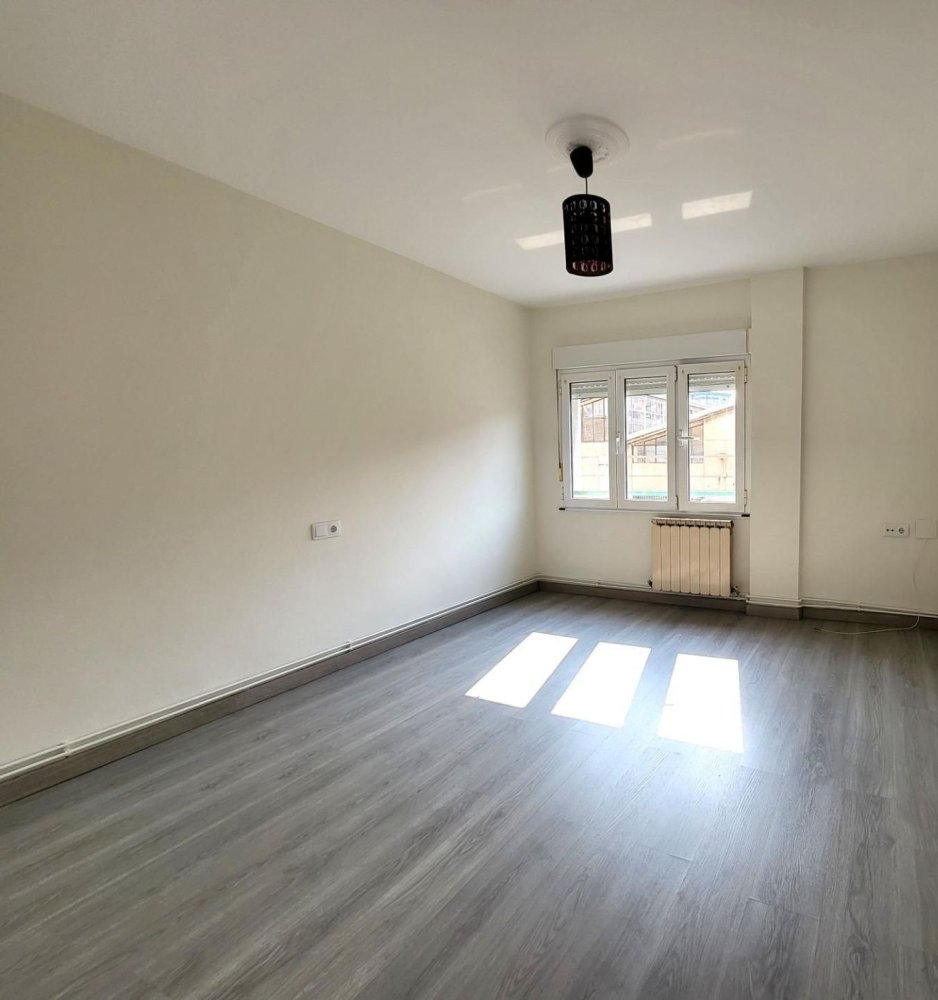 2 bedrooms Apartment in Gijon, Spain No. 135325