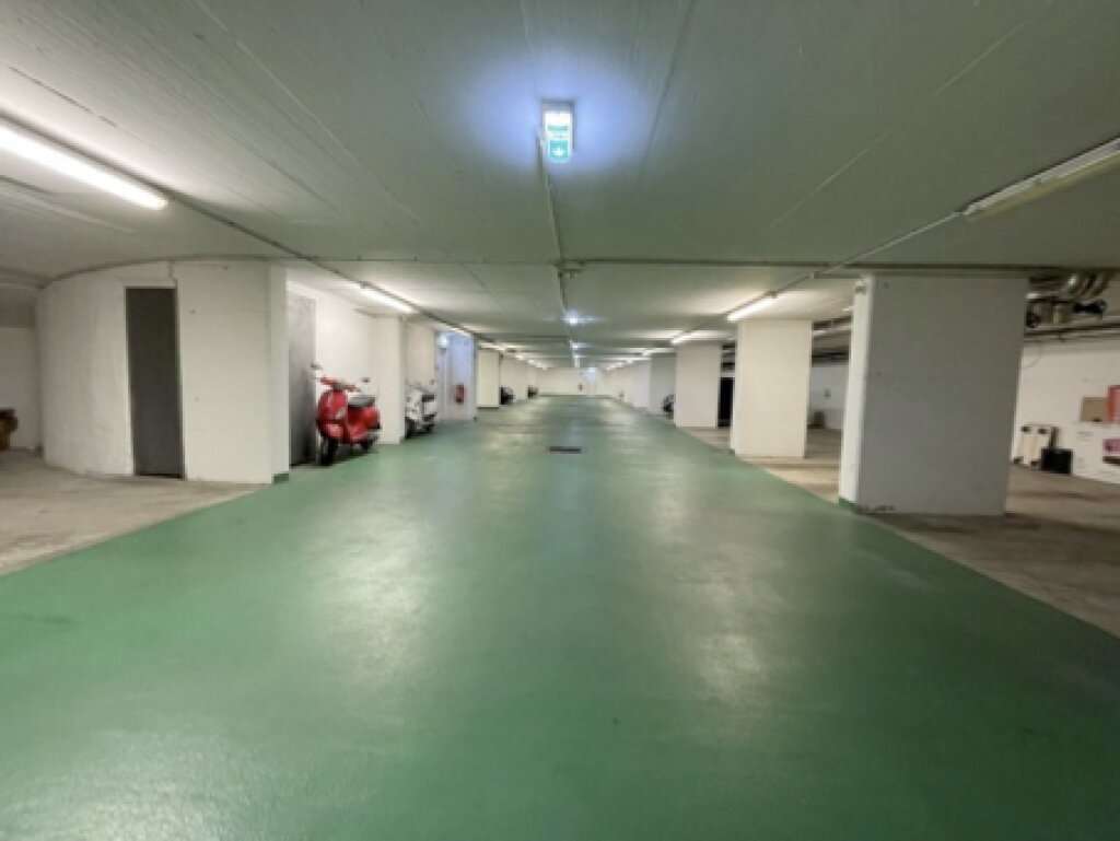  Garage in Alsergrund, Austria No. 30395