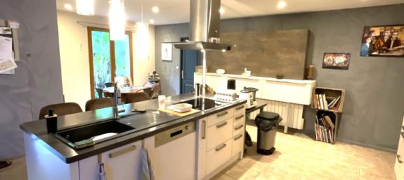 3 bedrooms House in Vierzon, France No. 236741 2