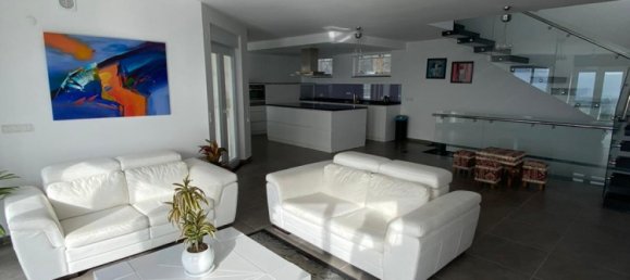 Villa 5+2 in Kargicak, Turkey No. 18005 10