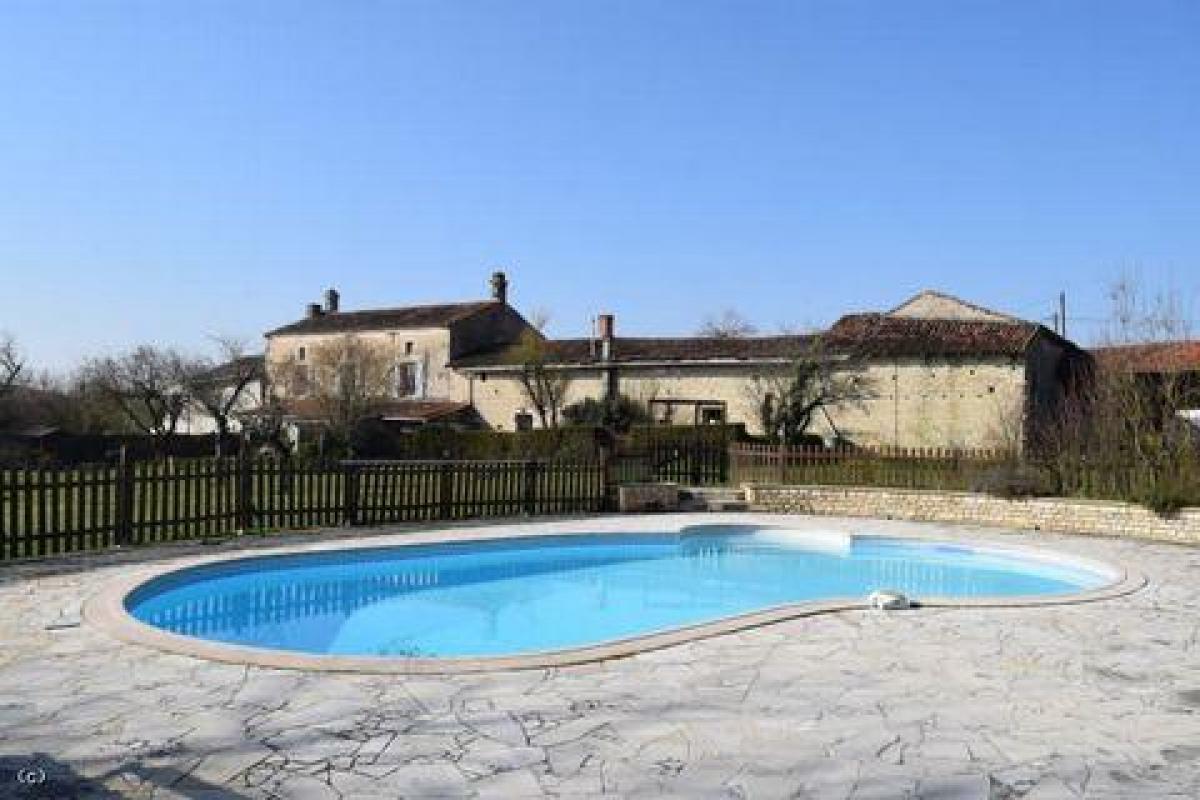 Loja T12 em Aigre, France N.º 21320