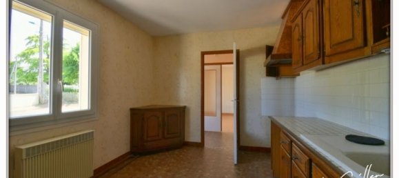 2 chambres Maison à Châteaumeillant, France No. 210436 3