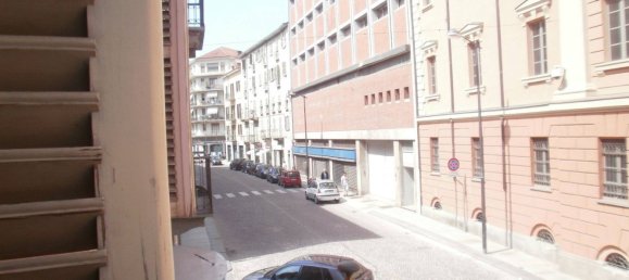 5 rooms Apartment in Asti, Italy No. 158894 2