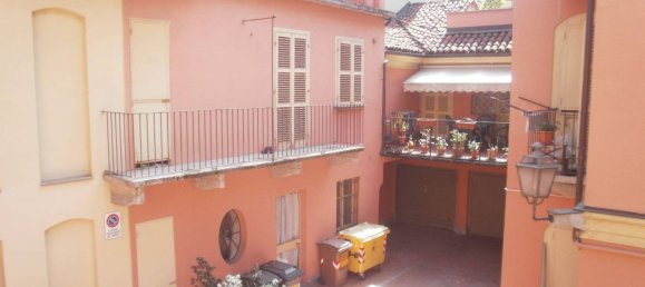 5 rooms Apartment in Asti, Italy No. 158894 3