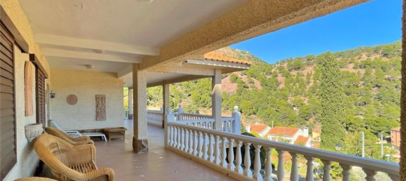 5 bedrooms Villa in Serra, Spain No. 3136 14